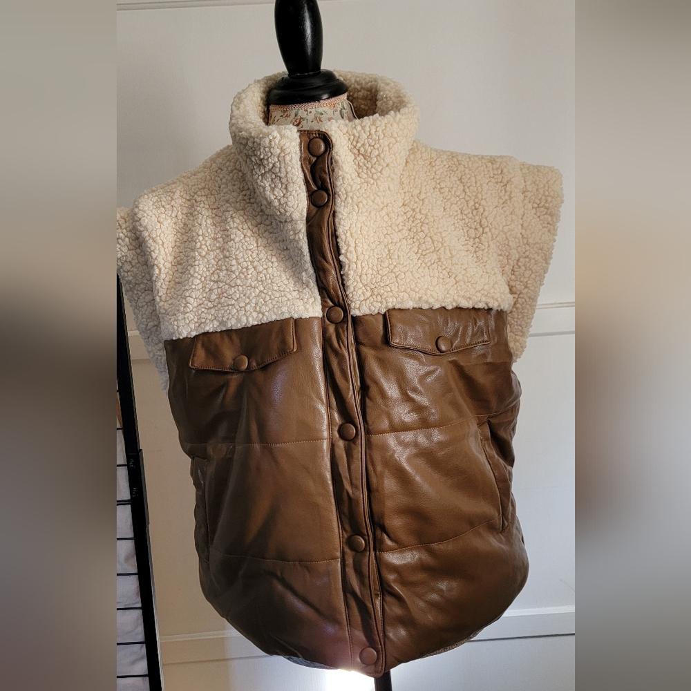 NWT Aaron & Amber Puff Vest Size Large